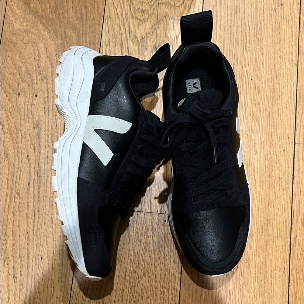 Veja Men's Black and White Sneakers